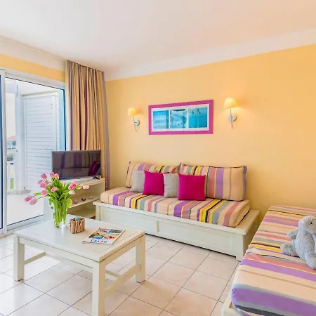 Vibrant With Wonderful Sea View *
